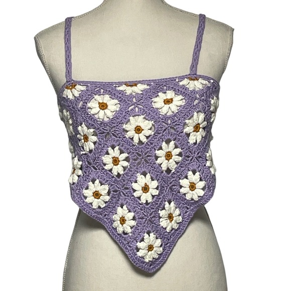 AKIRA Tops - Akira Crochet Sleeveless Lavender Boho Daisy Tank Top Women's M